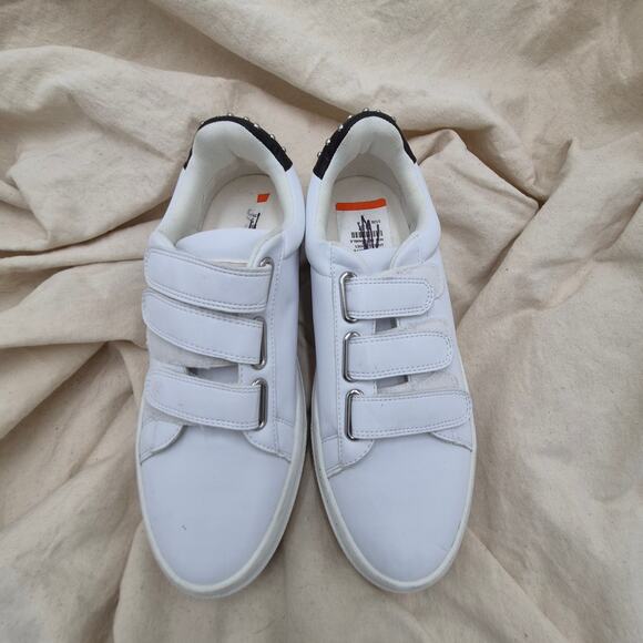 J/SLIDES Shoes - Copied - J/SLIDES Taylor silver metallic sneakers Womens size 7